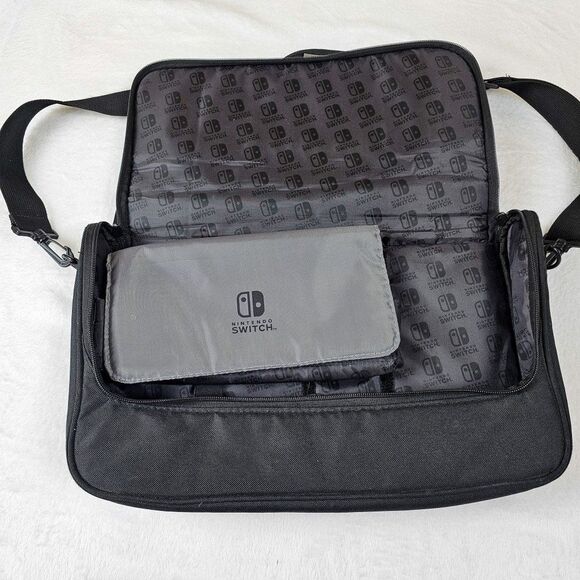 PowerA - Everywhere Messenger Bag for Nintendo Switch Black Gray - Picture 4 of 13